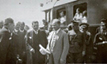 İstanbul'a üçüncü gelişinde ilgililerce karşılanırken, 6 Ağustos 1929