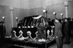 Katafalkın önünde saygı nöbeti tutan subaylar, 20-21 Kasım 1938