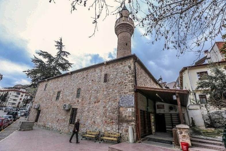 Açıklama: 900 yÄ±llÄ±k Garipler Camii tarihe meydan okuyor